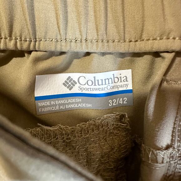 Columbia Men's Tan Shorts size 32 Zip Pockets - Picture 2 of 6